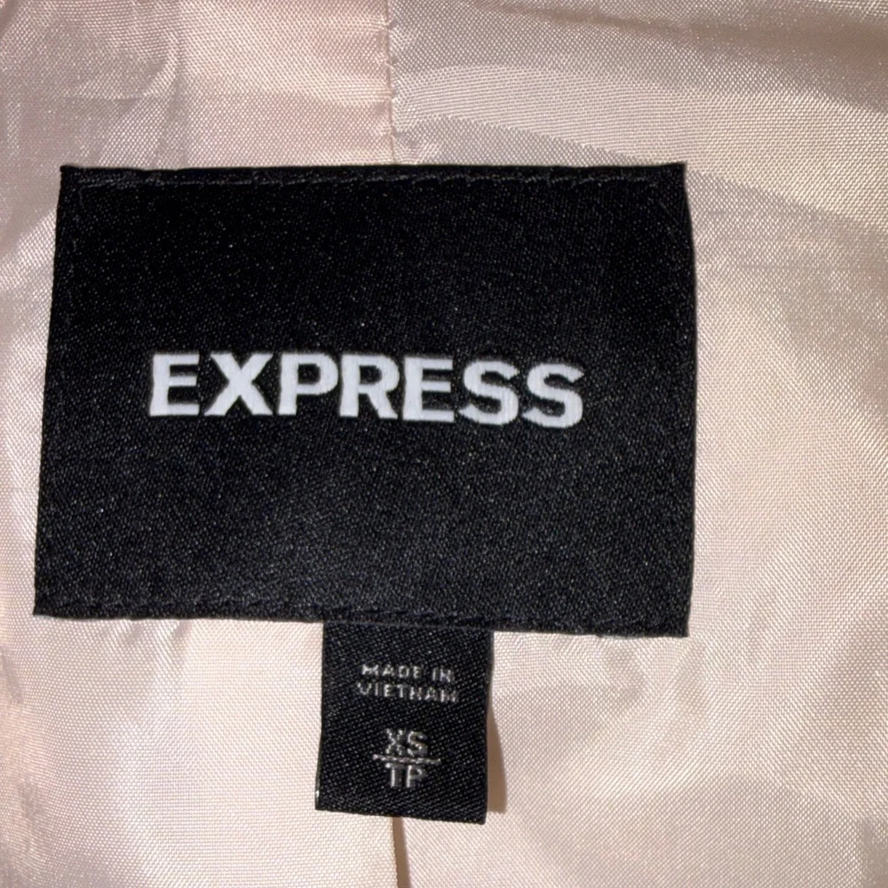 Express Women's Cream Leather Jacket - Picture 4 of 5